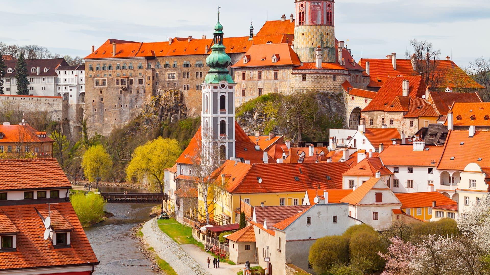 Prague to Český Krumlov — Bus, Train and the Best Way to Get There