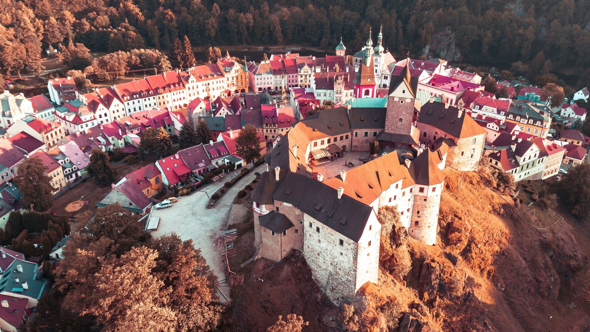 Замок Локет — средневековье рядом с Карловыми Варами