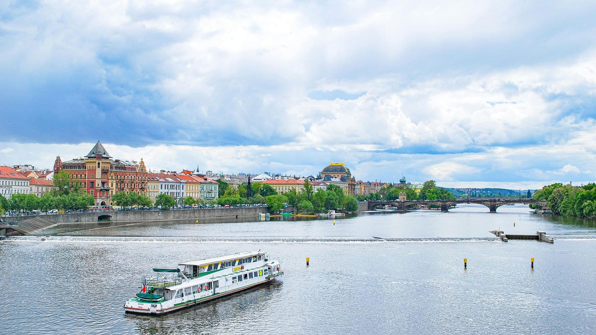 Prague Boat Parties — River Cruises with Music, Beer and Views