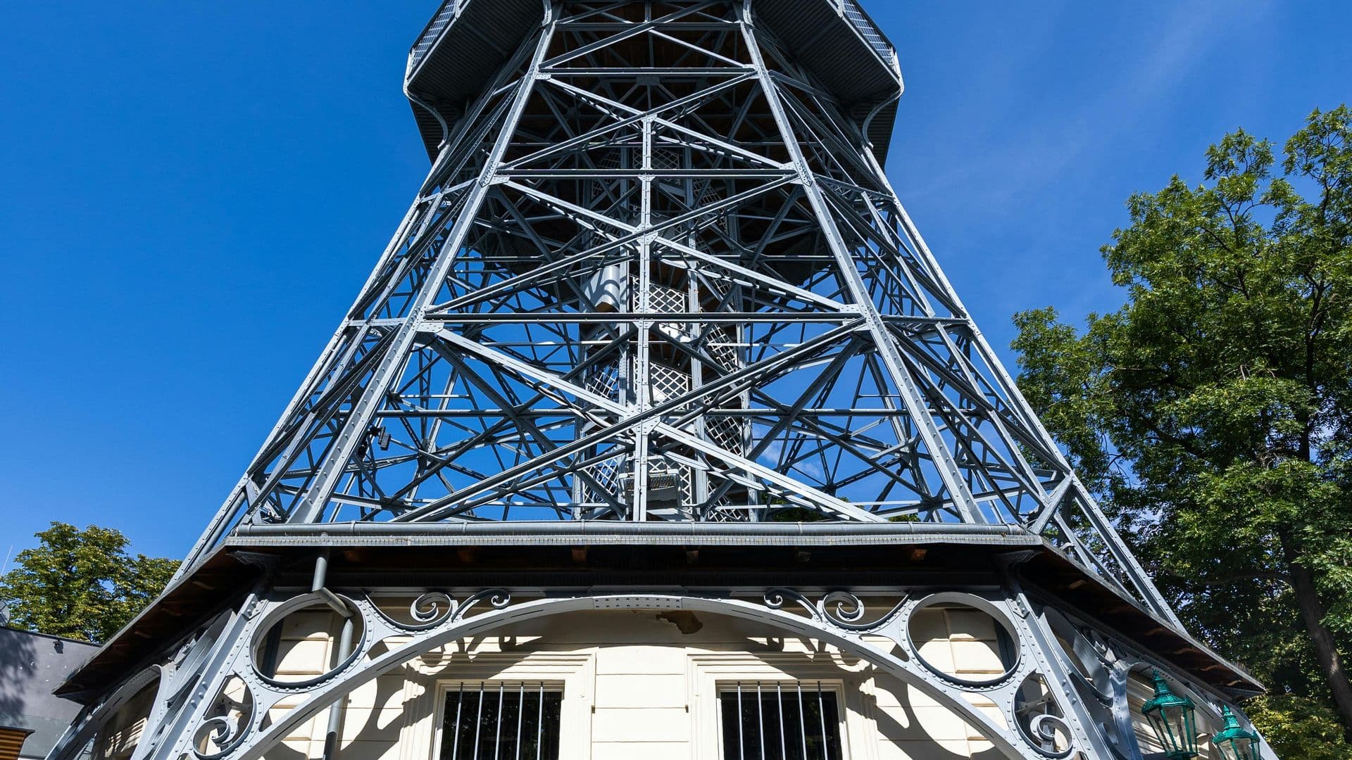 Петршин — холм, откуда видно всю Прагу