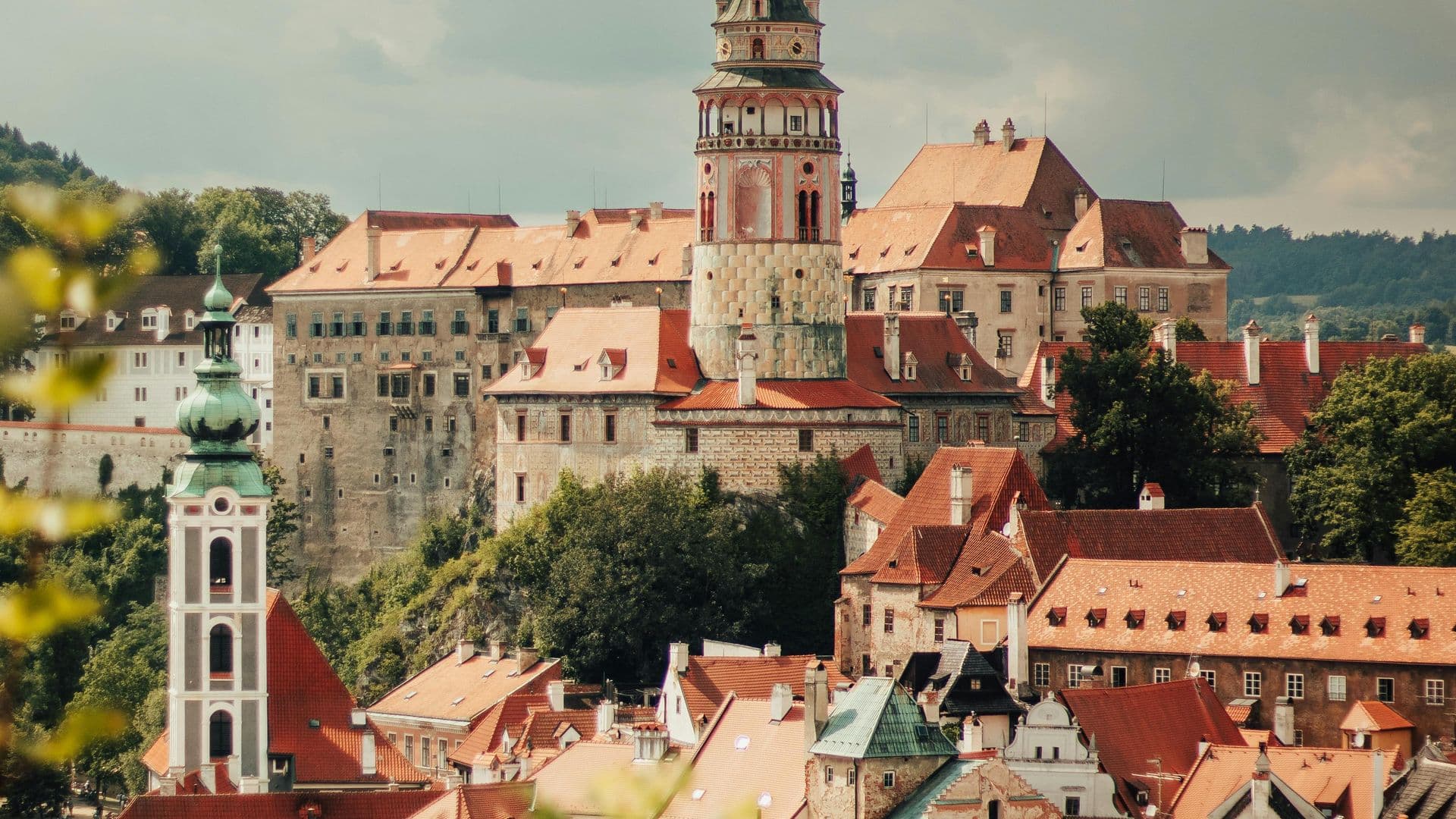 Český Krumlov in Autumn: Fall Colours, Fewer Crowds & September Festivals