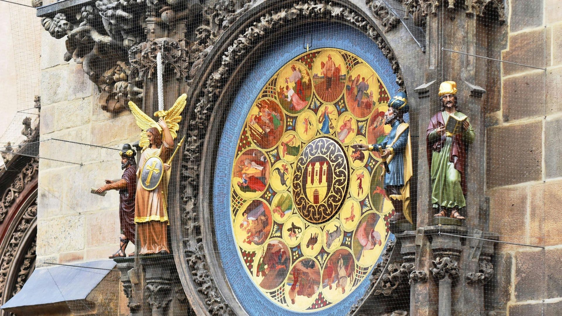 Prague in August — Heat, Crowds, and Late-Summer Energy