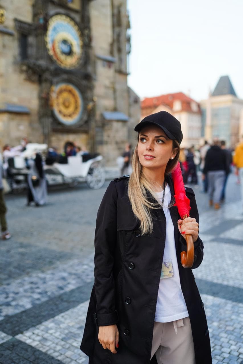 Guide at the Astronomical Clock