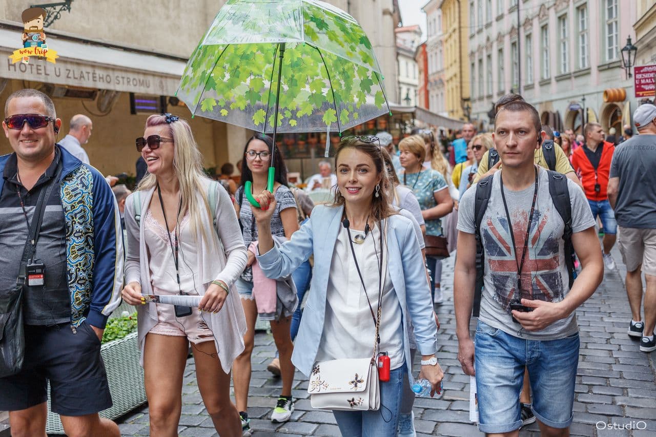 How Much to Tip a Tour Guide in Prague
