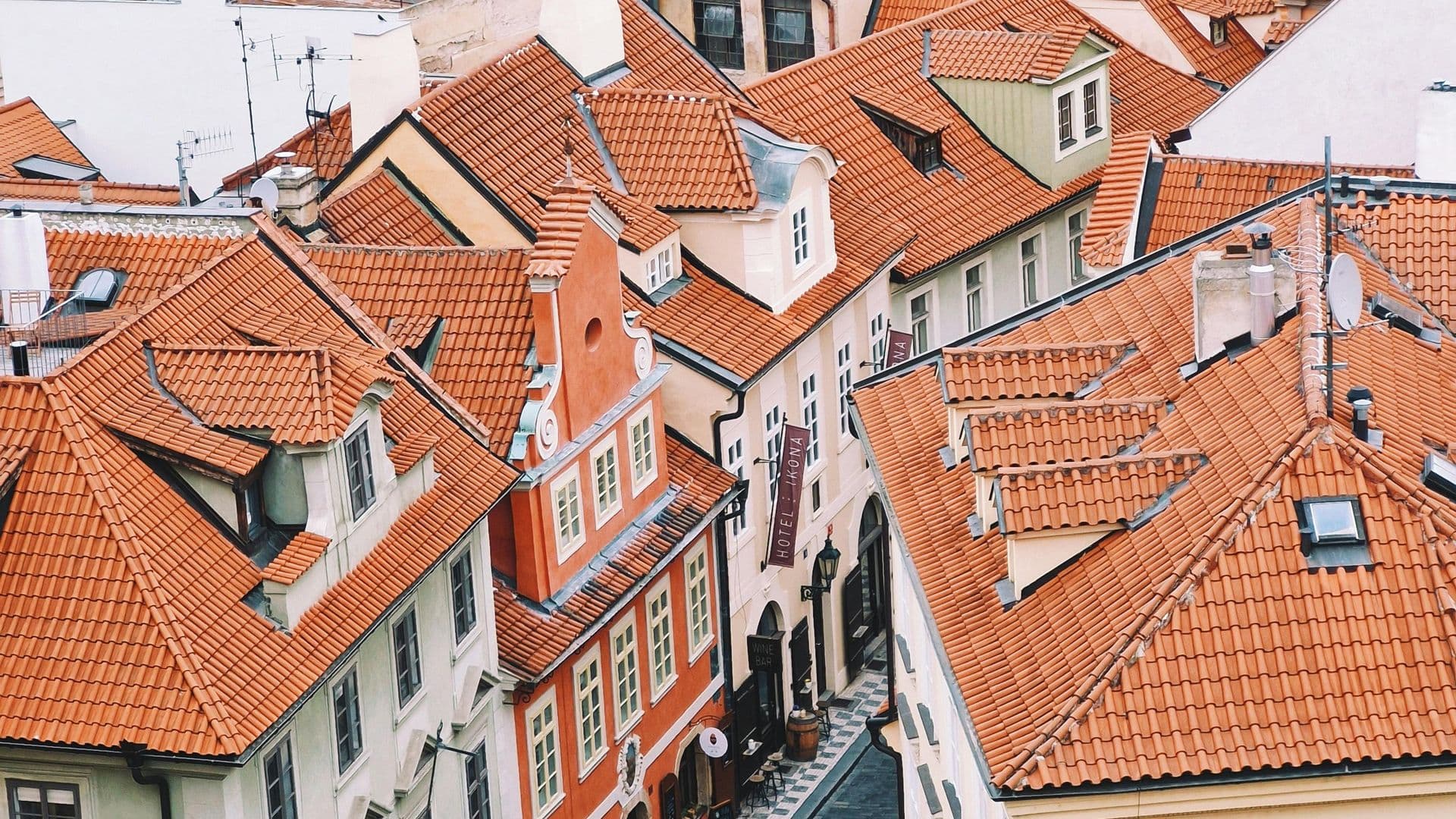 Prague Running Routes — Riverside, Park Loops and Hill Challenges