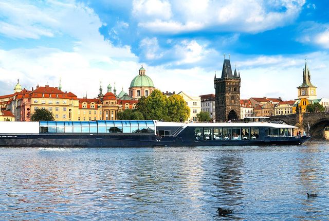 prague-vltava-glass-boat-evening-cruise