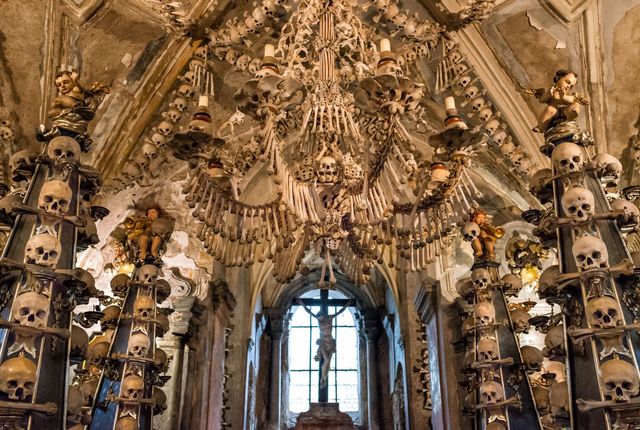 kutna-gora-kostnitsa-ekskursiya-iz-pragi