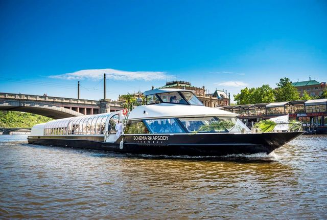 prague-vltava-glass-boat-evening-cruise