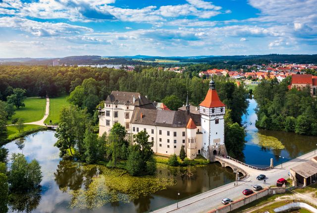 blatna-water-castle-reflected-in-pond-bohemia
