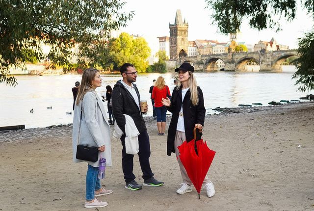 all-prague-in-one-day-private-guide-group-charles-bridge