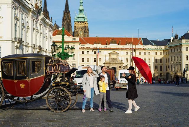 prague-castle-interiors-private-tour-guests-with-guide-hradcany-square-carriage