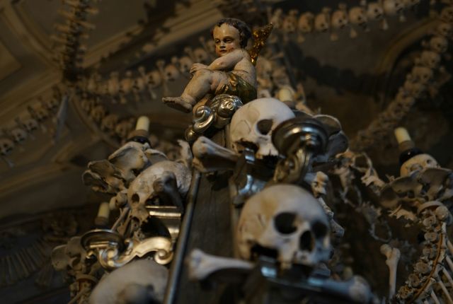 kutna-hora-sedlec-ossuary-bone-church-day-trip-2