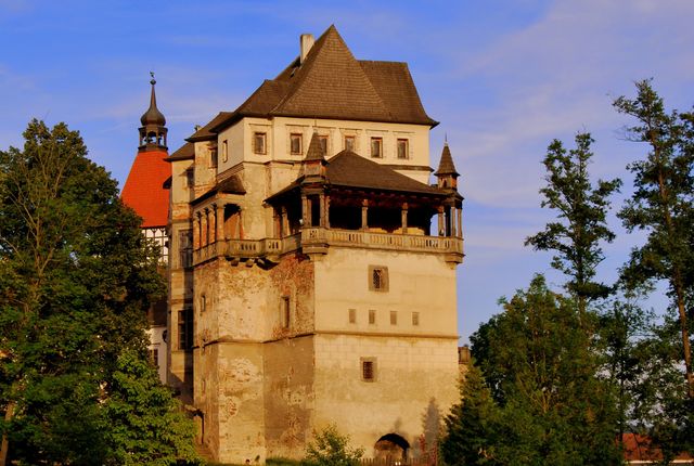 private-blatna-castle-day-trip-from-prague