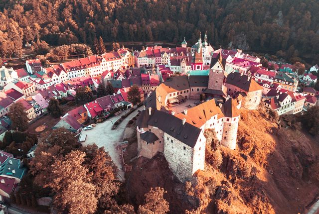 loket-castle-tower-view-red-rooftops-ohre-river
