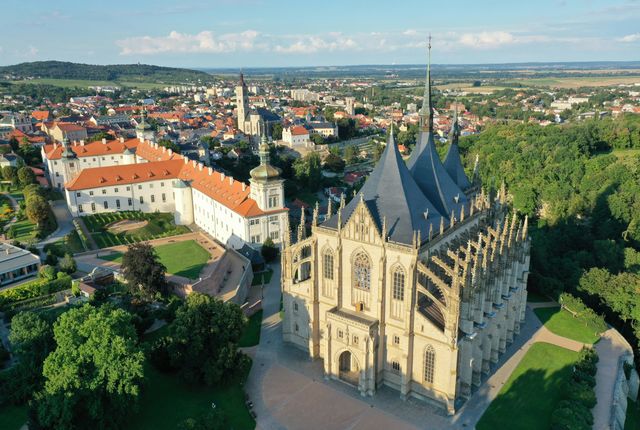 kutna-hora-sedlec-ossuary-bone-church-day-trip-3