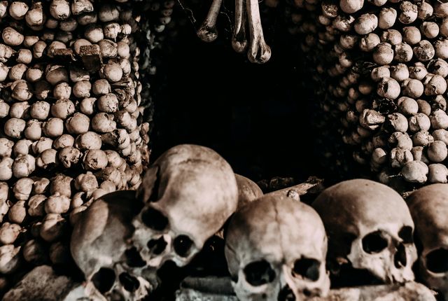 kutna-hora-sedlec-ossuary-bone-church-day-trip-4