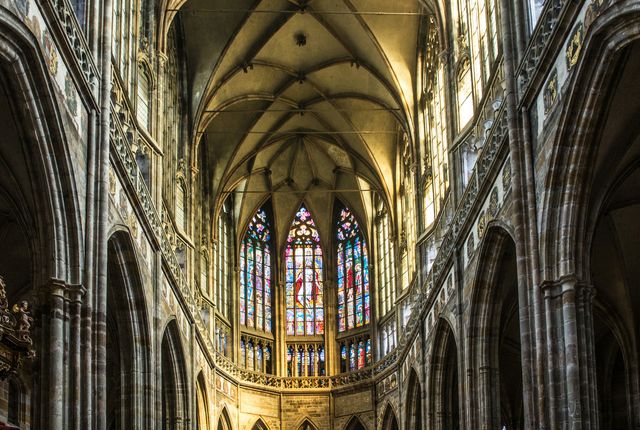 prague-castle-interiors-private-tour-st-vitus-cathedral-gothic-vault-stained-glass